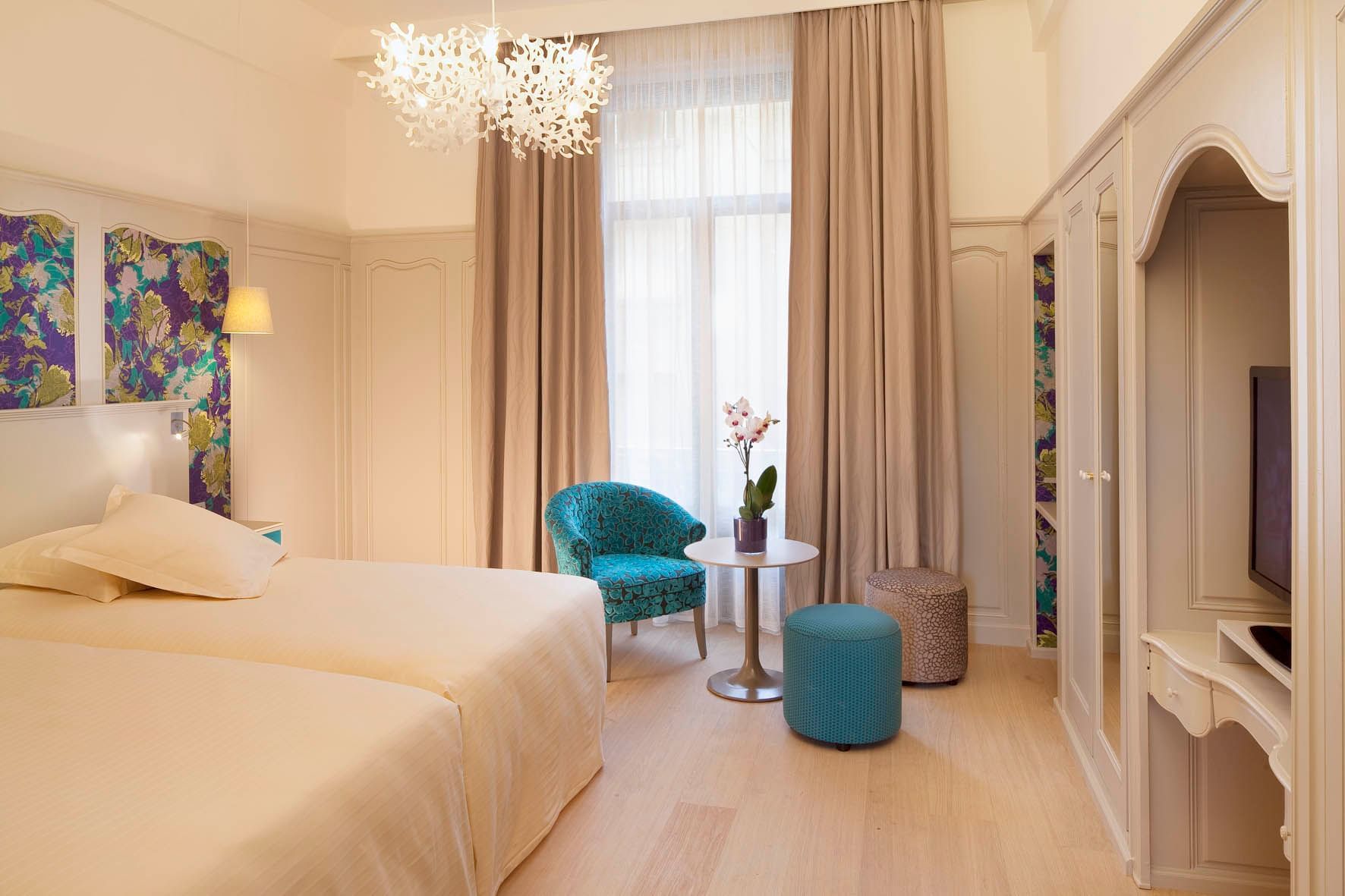 Intérieur d'une chambre d'hôtel aux Oceania Hotels