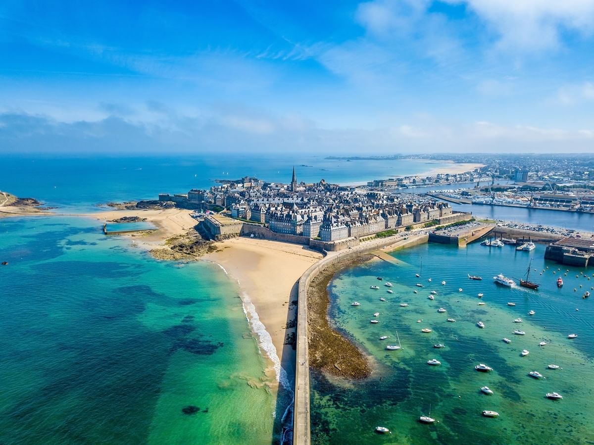 Vue aérienne de La Cité Corsaire près des Hôtels Oceania